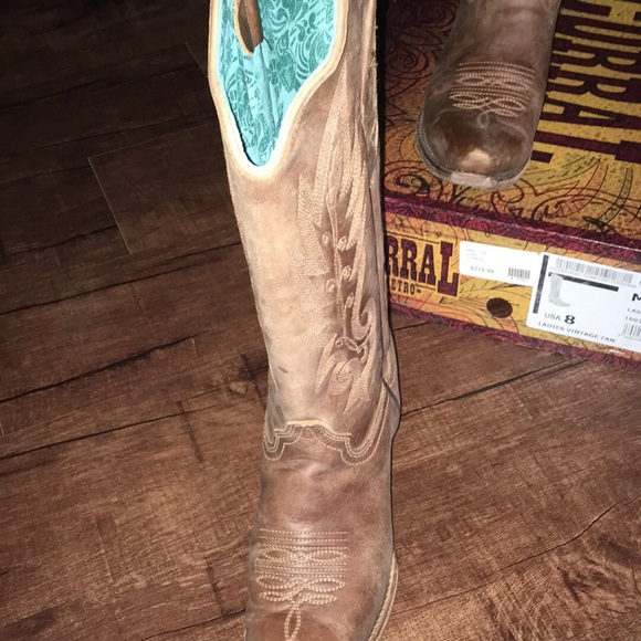 Corral Shoes - vintage tan boots. Size 8 in perfect condition.